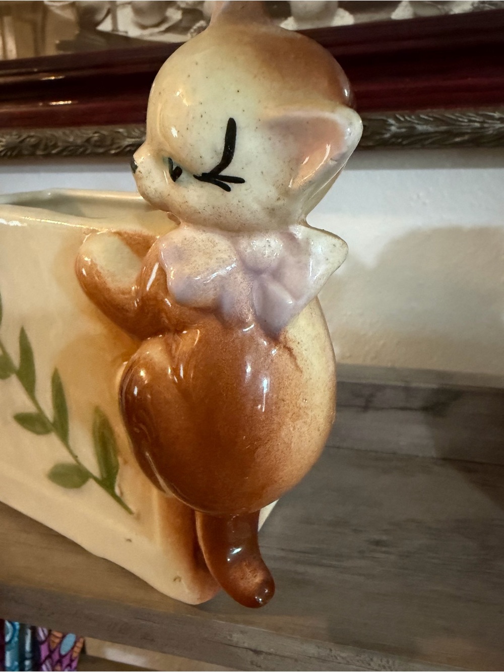 Vintage MCM Ceramic Cat Planter in Cream and Brown with Green Leaf Motif - Picture 3 of 10